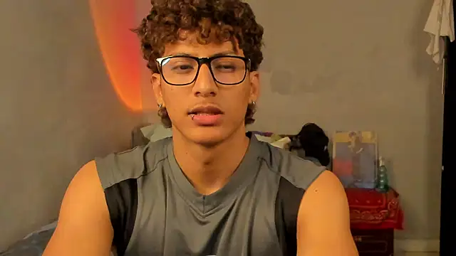 Snapshot of Ivano_joness chatting on 01.19.25 Ivano joness online show from 01.19.25