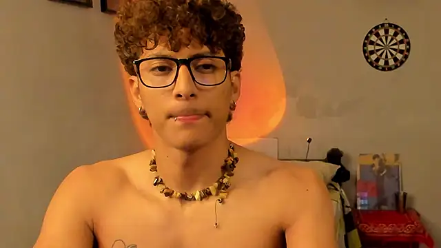 Snapshot of Ivano_joness chatting on 02.05.25 Ivano joness online show from 02.05.25