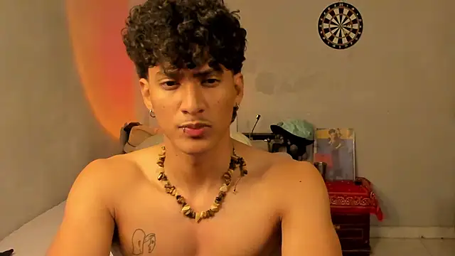 Snapshot of Ivano_joness chatting on 02.11.25 Ivano joness online show from 02.11.25