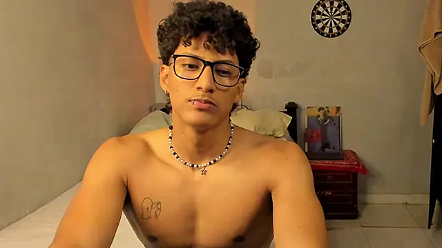 Snapshot of Ivano_joness chatting on 02.22.25 Ivano joness online show from 02.22.25