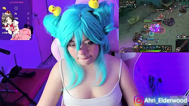 Snapshot of Ahri_Elderwood chatting on 12.09.24 Ahri Elderwood online show from 12.09.24