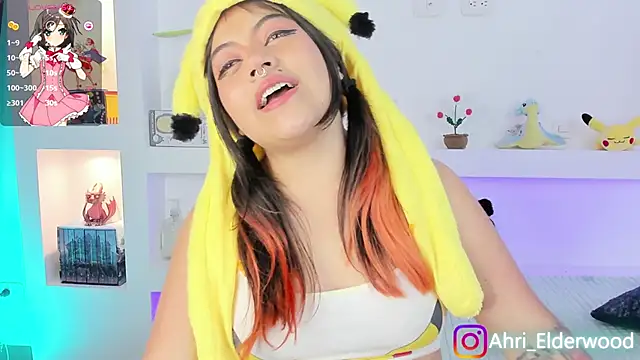 Snapshot of Ahri_Elderwood chatting on 12.20.24 Ahri Elderwood online show from 12.20.24