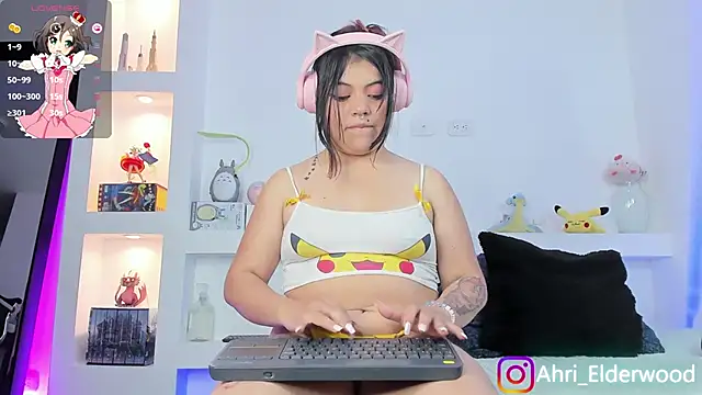 Snapshot of Ahri_Elderwood chatting on 12.23.24 Ahri Elderwood online show from 12.23.24