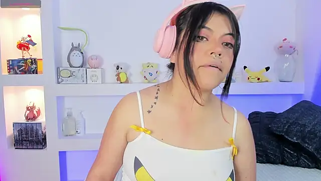 Snapshot of Ahri_Elderwood chatting on 12.27.24 Ahri Elderwood online show from 12.27.24