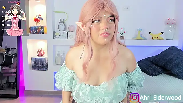 Snapshot of Ahri_Elderwood chatting on 12.29.24 Ahri Elderwood online show from 12.29.24