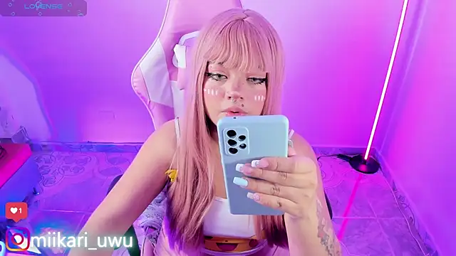 Snapshot of Ahri_Elderwood chatting on 09.27.25 Ahri Elderwood online show from 09.27.25