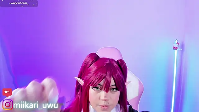 Snapshot of Ahri_Elderwood chatting on 09.28.25 Ahri Elderwood online show from 09.28.25