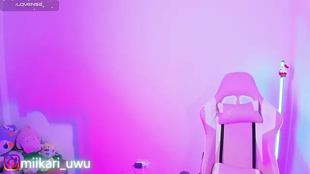 Snapshot of Ahri_Elderwood chatting on 10.04.25 Ahri Elderwood online show from 10.04.25