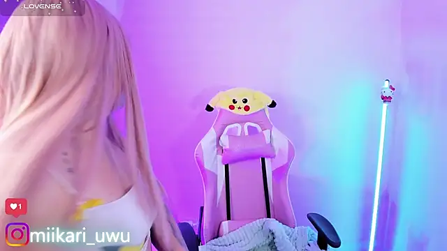 Snapshot of Ahri_Elderwood chatting on 10.07.25 Ahri Elderwood online show from 10.07.25