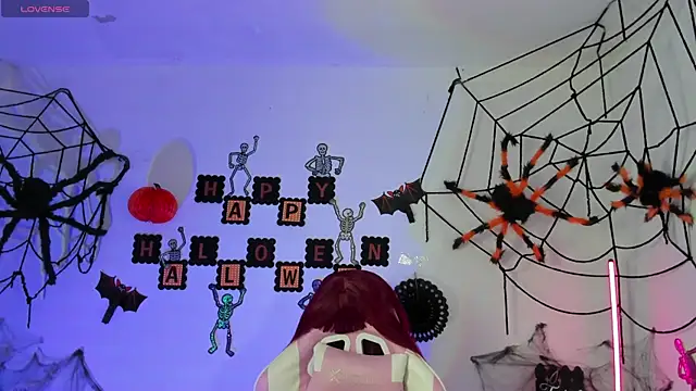 Snapshot of Ahri_Elderwood chatting on 10.13.25 Ahri Elderwood online show from 10.13.25