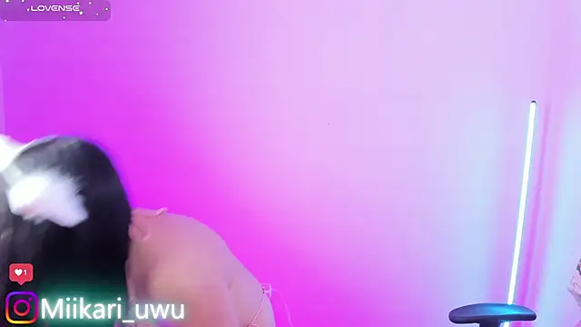 Snapshot of Ahri_Elderwood chatting on 11.06.25 Ahri Elderwood online show from 11.06.25