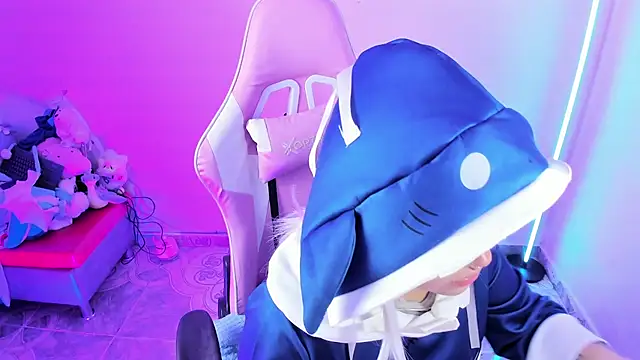 Snapshot of Ahri_Elderwood chatting on 12.21.25 Ahri Elderwood online show from 12.21.25