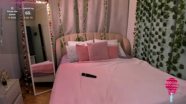 Love is Lola online show from 10.21.25