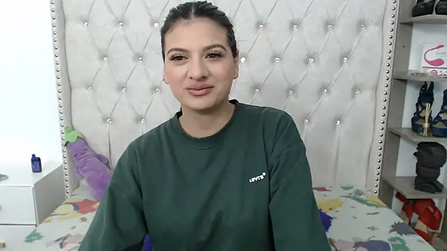 Abril Squirt online show from 12.17.24