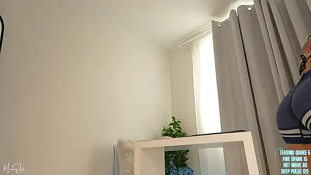 Snapshot of mimmyfit1 chatting on 11.11.25 mimmyfit1 online show from 11.11.25