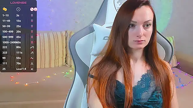 Snapshot of FlamyGold chatting on 02.28.25 FlamyGold online show from 02.28.25