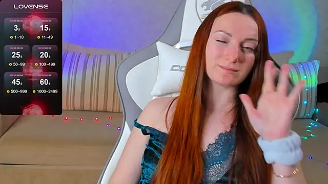 Snapshot of FlamyGold chatting on 10.27.25 FlamyGold online show from 10.27.25