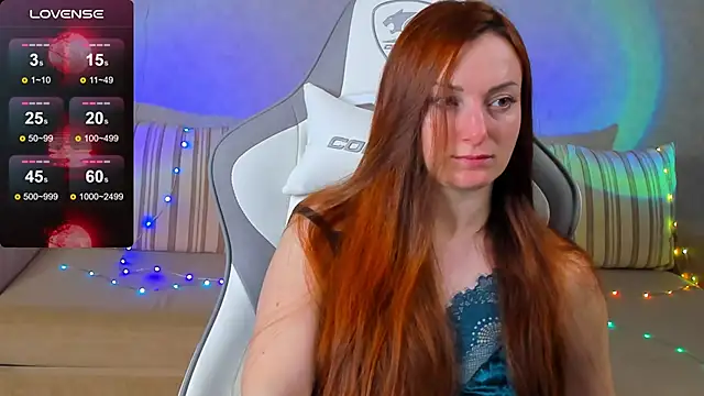 Snapshot of FlamyGold chatting on 10.30.25 FlamyGold online show from 10.30.25