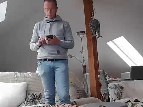 Snapshot of maxmueller321 chatting on 12.22.25 maxmueller321 online show from 12.22.25