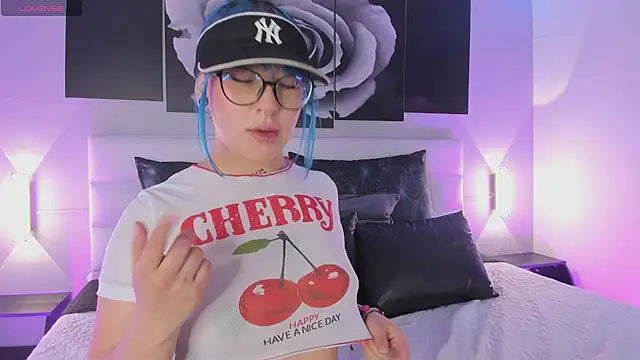 Snapshot of sofi_bakerr chatting on 10.16.25 sofi bakerr online show from 10.16.25