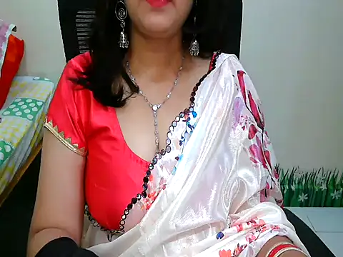 Snapshot of Inviting_Aanya chatting on 10.18.25 Inviting Aanya online show from 10.18.25