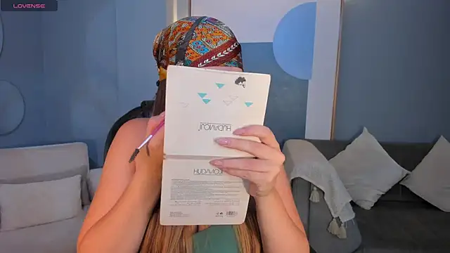 Snapshot of BellaRose_X chatting on 10.11.25 BellaRose X online show from 10.11.25