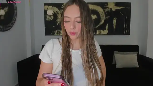 Snapshot of BellaRose_X chatting on 10.31.25 BellaRose X online show from 10.31.25