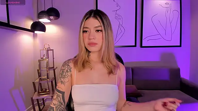 ViolettHansson online show from 01.11.26