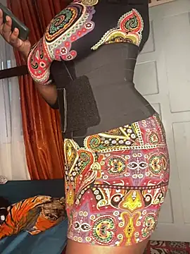 Snapshot of zonroe_the_big chatting on 02.21.26 zonroe the big online show from 02.21.26