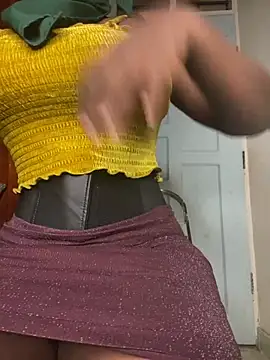 Snapshot of zonroe_the_big chatting on 02.24.26 zonroe the big online show from 02.24.26