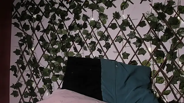 CoralineSanchez online show from 12.19.25