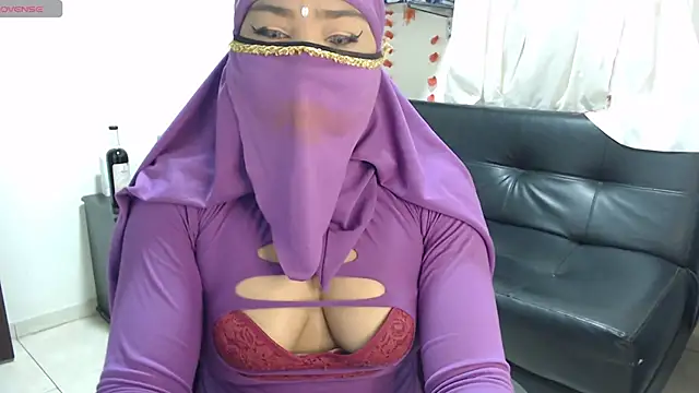 Snapshot of Aaliyah_brown chatting on 12.24.24 Aaliyah brown online show from 12.24.24