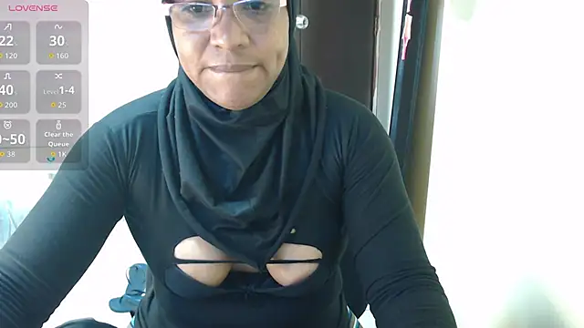 Snapshot of Aaliyah_brown chatting on 11.26.25 Aaliyah brown online show from 11.26.25