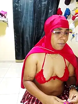 Snapshot of Aaliyah_brown chatting on 12.02.25 Aaliyah brown online show from 12.02.25