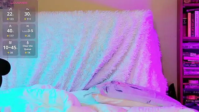 Snapshot of Kara-Nuna chatting on 10.10.25 Kara-Nuna online show from 10.10.25