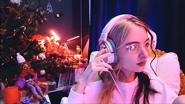 Snapshot of Avi_Nile chatting on 12.15.24 Avi Nile online show from 12.15.24