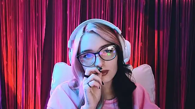 Snapshot of Avi_Nile chatting on 02.14.25 Avi Nile online show from 02.14.25