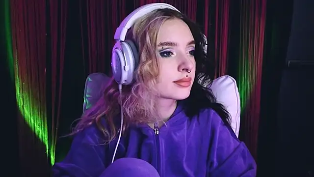 Snapshot of Avi_Nile chatting on 03.07.25 Avi Nile online show from 03.07.25