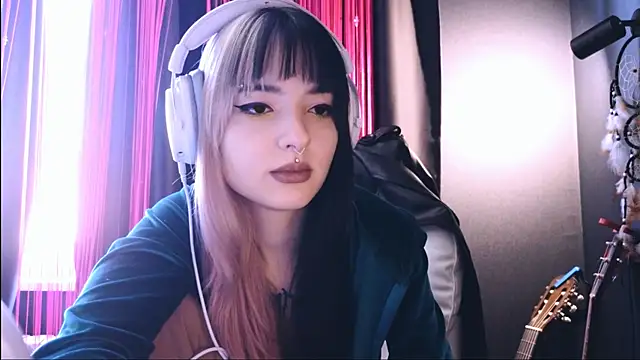 Snapshot of Avi_Nile chatting on 09.16.25 Avi Nile online show from 09.16.25