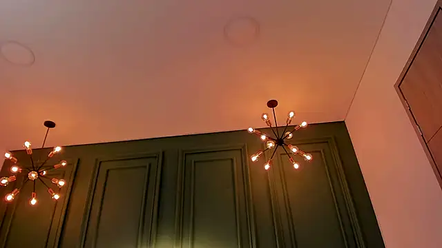 IrisBaker online show from 01.05.25