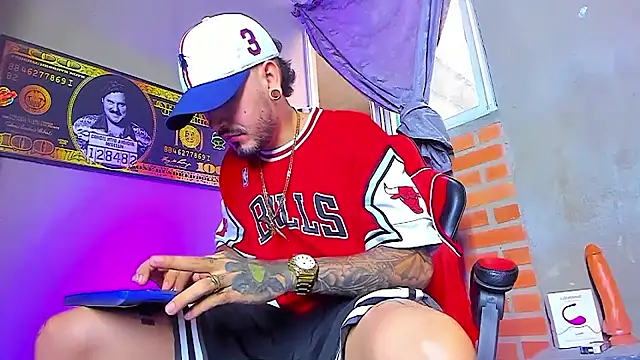 Snapshot of smoker445 chatting on 09.30.25 smoker445 online show from 09.30.25