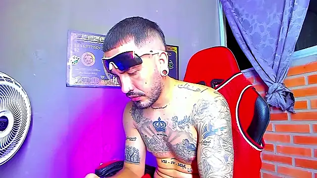 Snapshot of smoker445 chatting on 10.25.25 smoker445 online show from 10.25.25