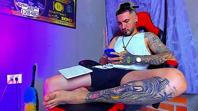 Snapshot of smoker445 chatting on 11.19.25 smoker445 online show from 11.19.25