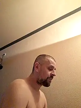 Snapshot of Huncutkuki chatting on 12.27.24 Huncutkuki online show from 12.27.24