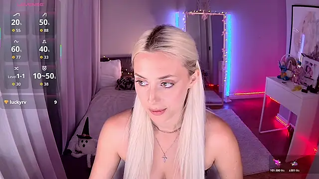 Snapshot of LoryWood chatting on 11.22.25 LoryWood online show from 11.22.25