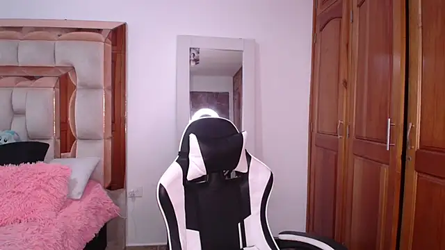 emilyaboott online show from 04.07.26