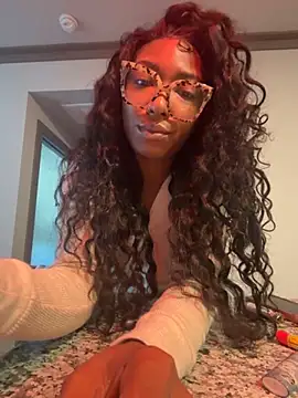 Snapshot of life-ent chatting on 09.28.25 life-ent online show from 09.28.25