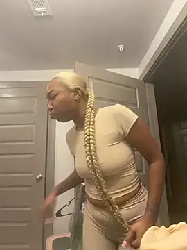 Snapshot of life-ent chatting on 11.05.25 life-ent online show from 11.05.25