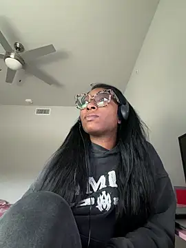 Snapshot of life-ent chatting on 12.03.25 life-ent online show from 12.03.25