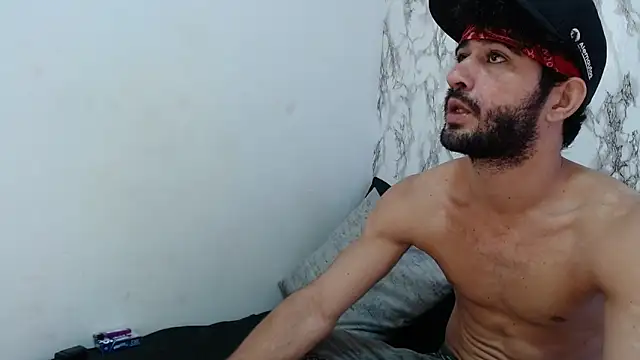 Snapshot of Moon_and_aaron chatting on 03.03.26 Moon and aaron online show from 03.03.26